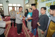 Polda Sultra Salurkan Zakat Fitrah jelang Idulfitri 1447H