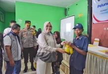 Sebanyak 280 Warga Bungkutoko Terima Beras dan Minyak jelang Idul Fitri