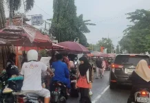 Pedagang Takjil Keluhkan Penjualan Tak Menentu