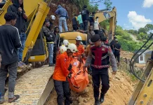 Operator Ekskavator Tewas Tertimpa Batu di Baubau