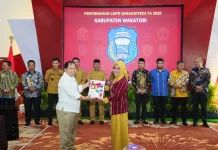 Wakil Bupati Wakatobi Serahkan LKPD 2025 ke BPK Sultra