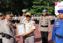 Kapolda Sultra Beri Reward Bagi Personel Berprestasi