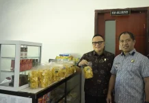 Kakanwil Kemenkum Sultra dan Sekda Kolaka Utara Tinjau Produk Lokal