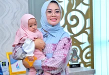 Penyerahan Bayi Fatimah ke Keluarga Angkat