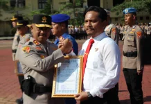 Kapolda Sultra Beri Reward Bagi Personel Berprestasi