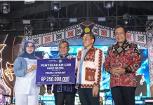 Bank Sultra Serahkan CSR Rp250 Juta di Puncak HUT Konawe ke-66