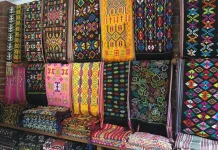 Tenun NTT Jadi Oleh-Oleh Bernilai Budaya