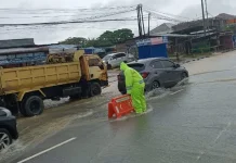 Ditlantas Polda Sultra  Alihkan Arus di Jalan Martandu akibat Banjir