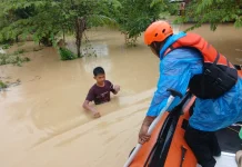 Banjir Kendari: Satu Balita Meninggal Dunia, Tim SAR Evakuasi Warga Selamat