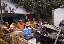 Bupati Kolaka Tinjau Korban Banjir dan Kebakaran