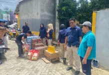 Ditresnarkoba Polda Sultra Salurkan Sembako untuk Personel dan Warga Korban Banj