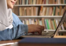 Dilema “Gap Year”: Kuliah Dulu atau Cari Pengalaman Kerja Dulu?
