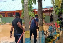 Damkar Kendari Reaksi Cepat, di SD 86 Kendari usai Laporan Masuk lewat Layanan 112