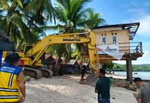 Pemkot Baubau Bongkar Menara Pandang Pantai Nirwana