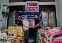 Bank Sultra Salurkan CSR 300 Paket Sembako Warga Terdampak Banjir di Kendari