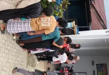 usai Sholat Jum'at, Jamaah Masjid Jannatul Baqi Sebar Nasi Kotak Daging Kurban