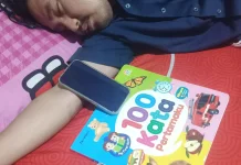 Stop Scroll sebelum Tidur! Psikolog Bilang Ini Efeknya ke Badan