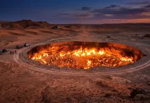 Kawah Api Abadi di tengah Gurun Karakum yang Mendunia