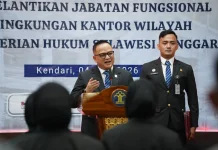 Kakanwil Kemenkum Sultra Lantik 12 PNS Baru