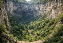 Tiankeng, Lubang Raksasa yang Menyimpan Hutan Tersembunyi