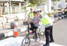 Manfaatkan CFD, Polwan Ditlantas Polda Sultra Gelar Aksi Polantas Menyapa
