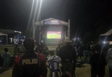 Euforia Warga Kendari Nobar Bola Gembira Belanda vs Swedia di TVRI Sultra