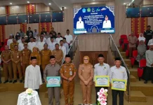 Pemkot Kendari Lepas Kafilah MTQ Ke-XXXI  dan Serahkan Dana Hibah Rumah Ibadah