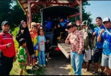 Damkar Bombana Evakuasi Buaya yang Meresahkan Warga Desa Lantowua