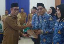 Plt Bupati Koltim Lantik PNS dan Ambil Sumpah ASN