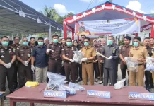 Kejari Wakatobi Musnahkan Barang Bukti Tindak Pidana Umum