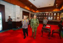 Kapolri Perkuat Soliditas TNI-Polri lewat Silaturahmi dengan Panglima