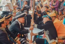 Gubernur Sultra Terima Gelar Adat Muna Sangia Mondono Wite Bhalano