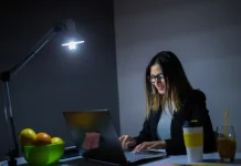Mengapa Ide-Ide Justru Muncul saat tengah Malam? Ini Penjelasan Ilmiahnya