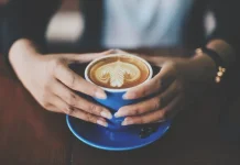 Meneguk Secangkir Kopi di Sore Hari, Bolehkah?