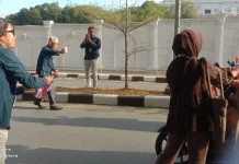 RRI Kendari Bagikan Seratus Bendera Sambut HUT RI