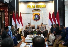 Terima Audiensi KPU dan Bawaslu, Kapolda Sultra Terima Penghargaan
