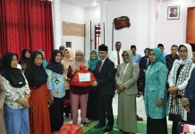 Pemkab Wakatobi Salurkan 200 Paket Bantuan di Anjangsana HUT RI ke- 81