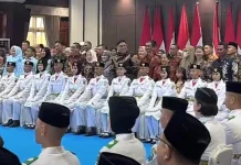 Gubernur Sultra Ajarkan PBB ke Orang Tua Paskibraka saat Pembekalan