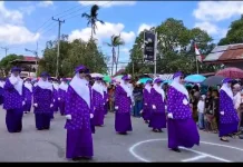 Ketua WI Sultra Semangati PD WI Buteng di Lomba Gerak Jalan HUT RI