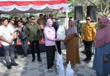 Warga Poasia, Abeli dan Nambo Terima Bantuan Beras 30 Kg