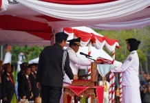 Jajaran Kanwil Kemenkum Sultra Ikuti Upacara Penurunan Bendera Merah Putih