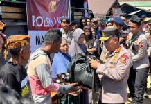 Kapolri Tinjau Lokasi Gempa NTT dan Serahkan Bantuan