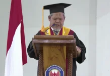Gelar Dua Wisuda Sehari, Ketua Senat UHO Tekankan Mutu Ilmu Mengisi Kemerdekaan