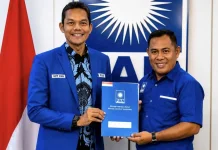 Muhammad Ikbal Terima SK Ketua DPD PAN Wakatobi