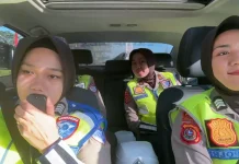 Polwan Ditlantas Polda Sultra Ajak Pengendara Utamakan Keselamatan