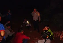 Polres Konut Bersama Damkar dan Warga Padamkan Kebakaran Lahan