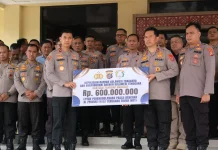 Polda Sultra Kirim Bantuan Rp600 Juta untuk Pascabencana NTT