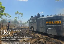 Water Cannon Polres Bombana Bantu Padamkan Karhutla di Lantari Jaya