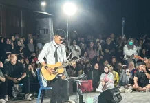 Tri Suaka dan Zinidin Zidan Mendadak Ngamen di Depan Kantor Wali Kota