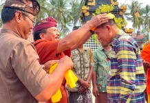 Bupati Konawe Hadiri Upacara Ngenteg Linggih Pura Desa dan Puseh Desa Adat Eka Sari